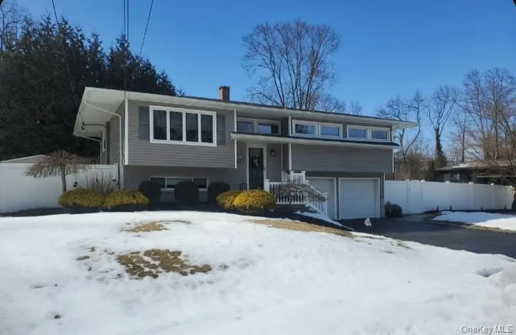 113 Lenore Lane Centereach NY 11720