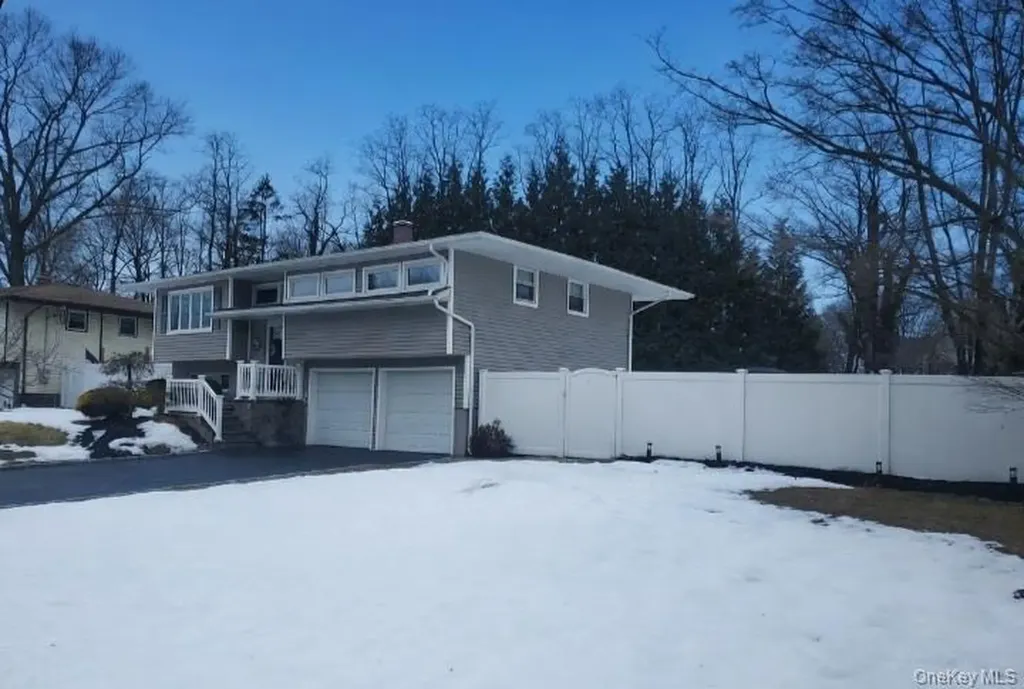 113 Lenore Lane Centereach NY 11720