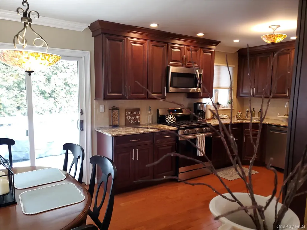 113 Lenore Lane Centereach NY 11720