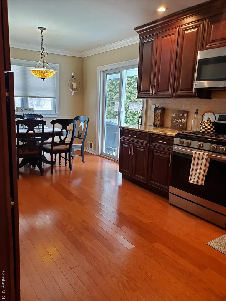113 Lenore Lane Centereach NY 11720