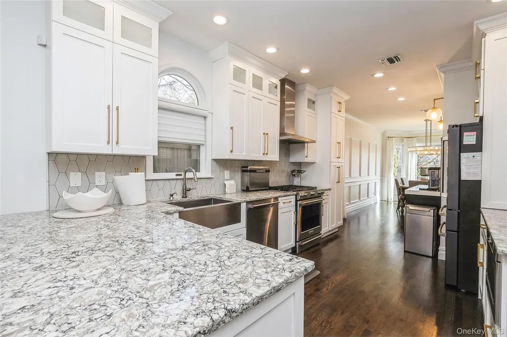 6 Valley Lane Huntington NY 11743