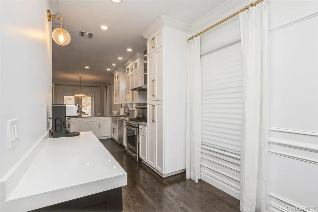 6 Valley Lane Huntington NY 11743