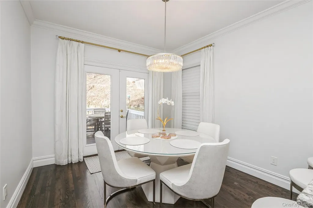 6 Valley Lane Huntington NY 11743