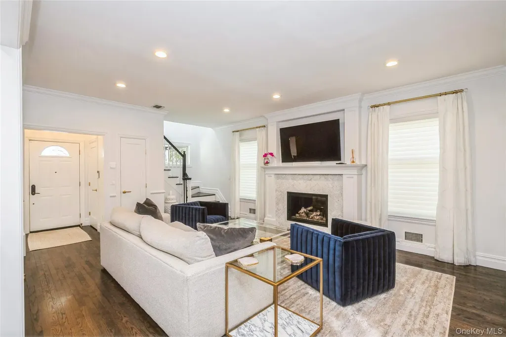 6 Valley Lane Huntington NY 11743