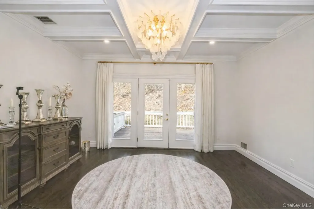 6 Valley Lane Huntington NY 11743