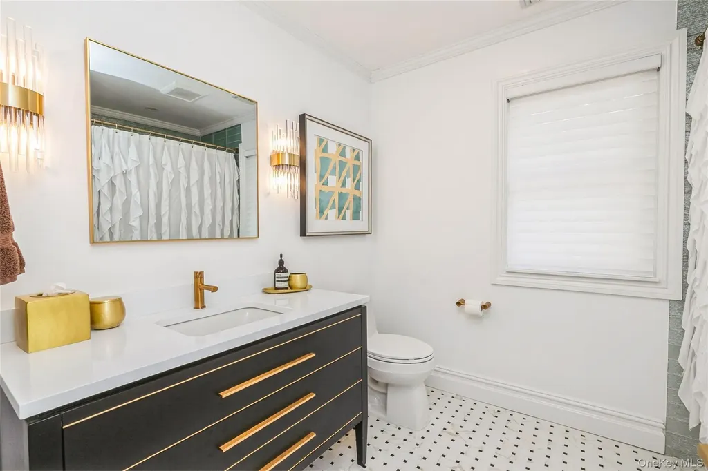 6 Valley Lane Huntington NY 11743
