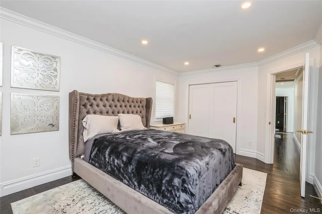 6 Valley Lane Huntington NY 11743