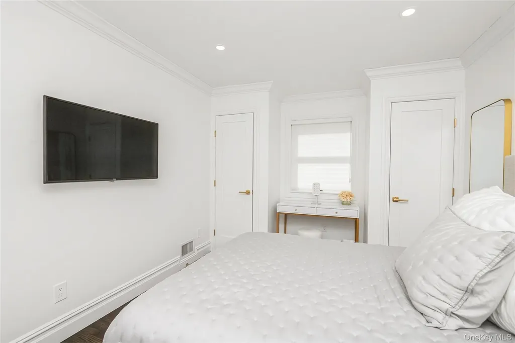 6 Valley Lane Huntington NY 11743
