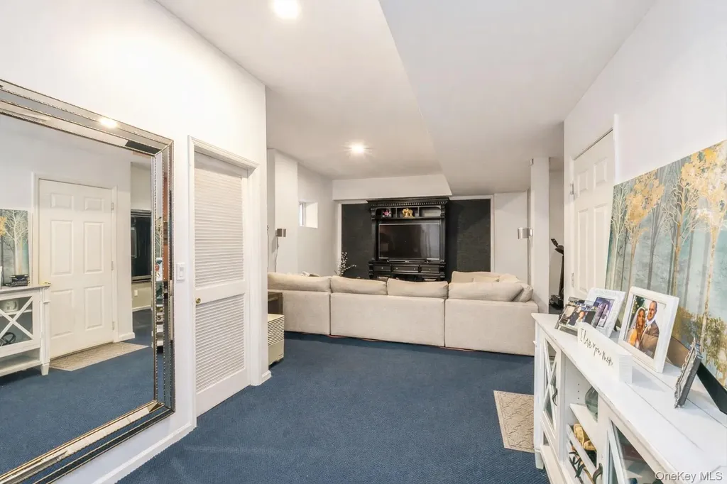 6 Valley Lane Huntington NY 11743