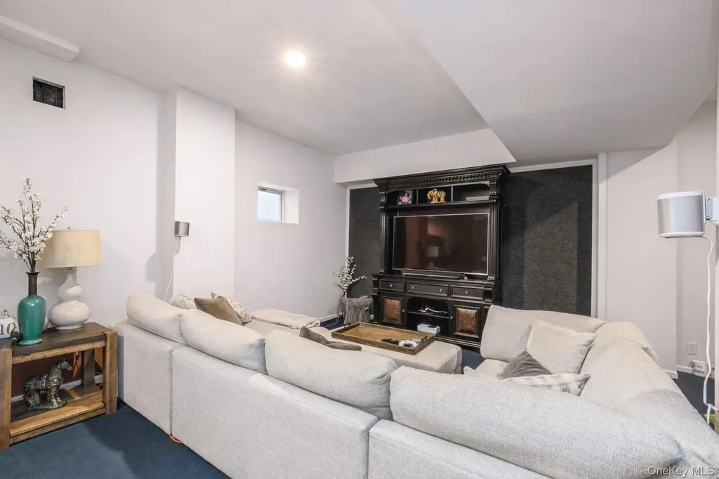 6 Valley Lane Huntington NY 11743