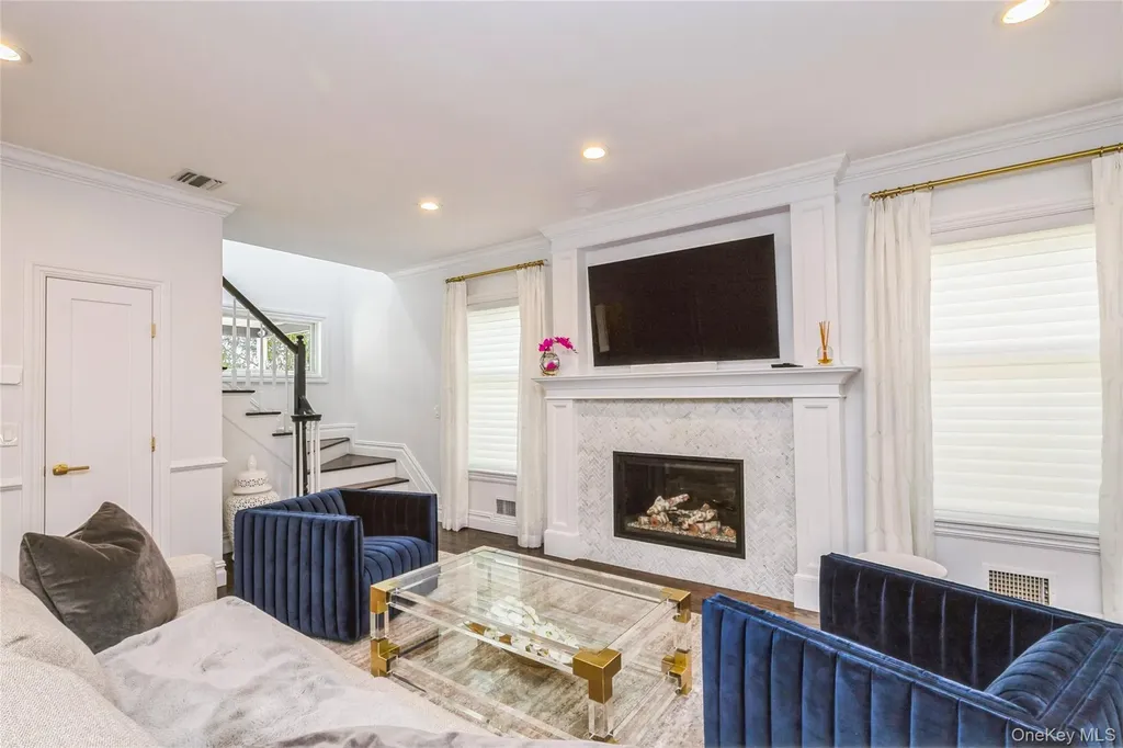 6 Valley Lane Huntington NY 11743