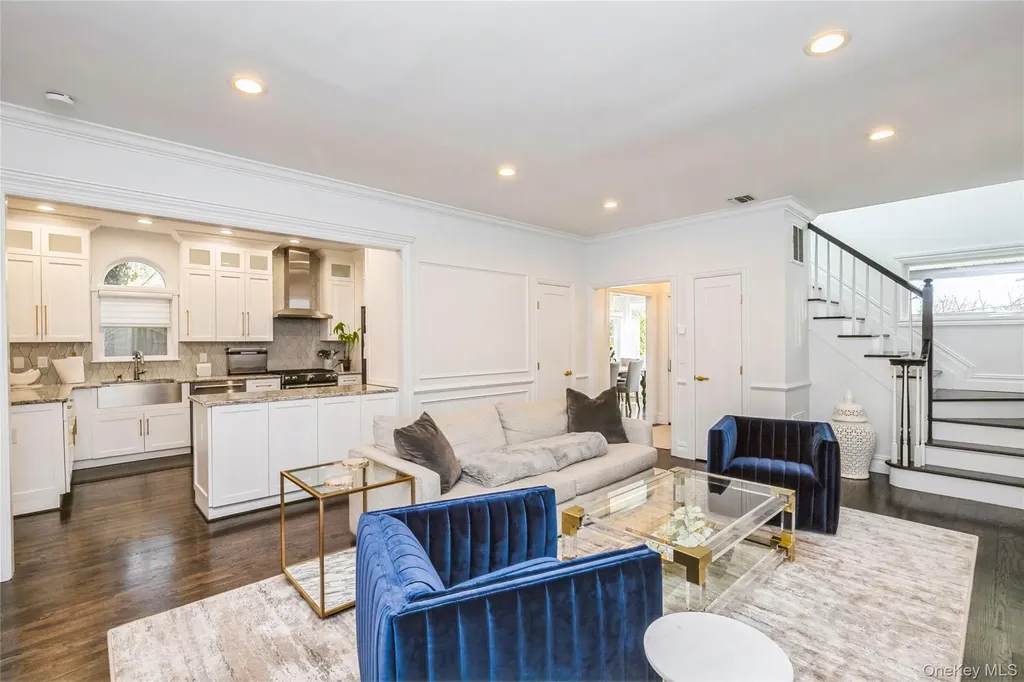 6 Valley Lane Huntington NY 11743