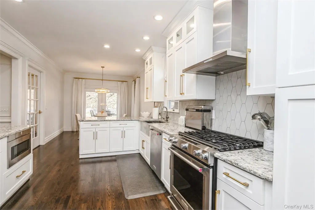 6 Valley Lane Huntington NY 11743
