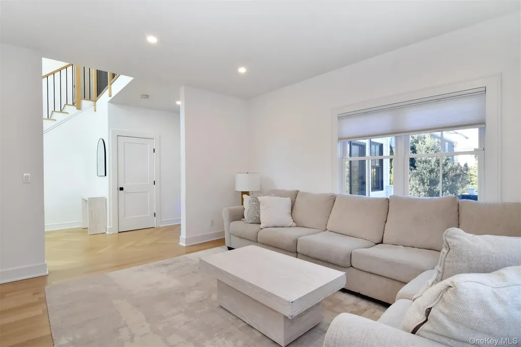 1606 Ellis Place Mamaroneck NY 10543