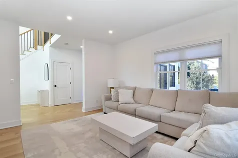 1606 Ellis Place Mamaroneck NY 10543