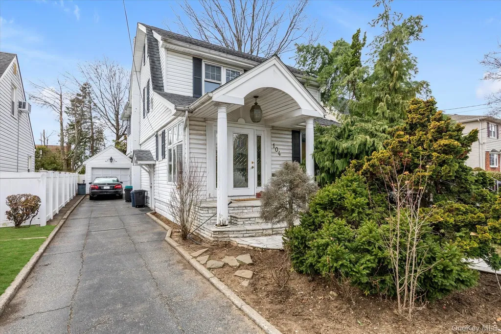 104 E. Melrose Street Valley Stream NY 11580