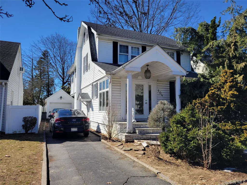 104 E. Melrose Street Valley Stream NY 11580