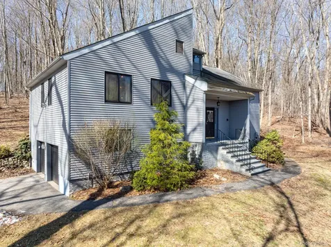 27 Mohawk Lane Yorktown Heights NY 10598