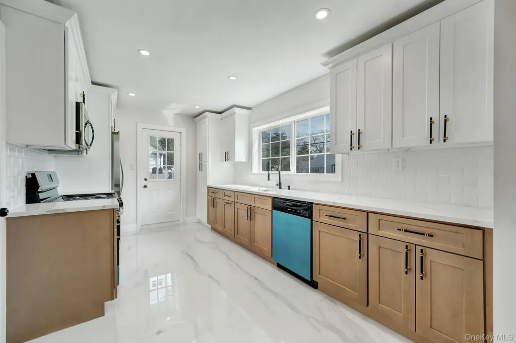 40 Durhamoc Lane North Babylon NY 11703