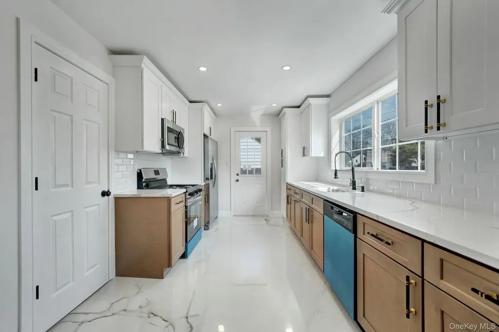 40 Durhamoc Lane North Babylon NY 11703