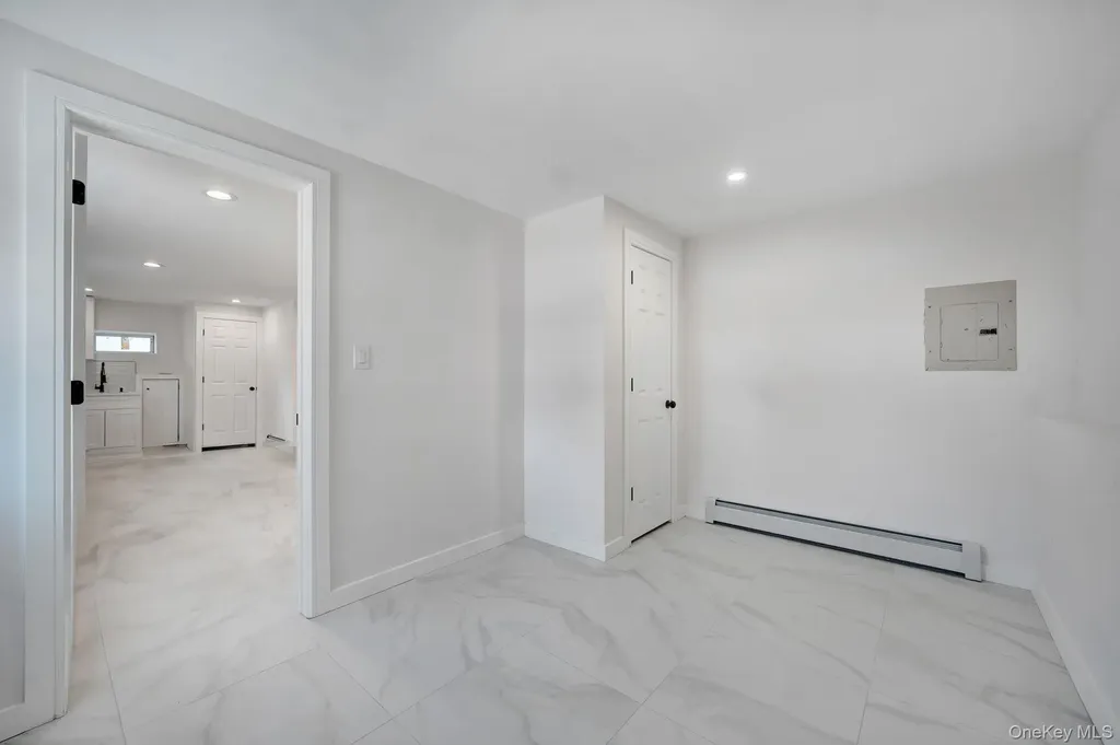 40 Durhamoc Lane North Babylon NY 11703
