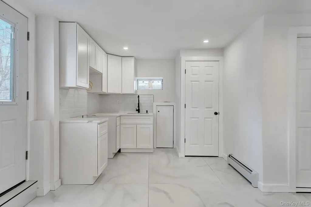40 Durhamoc Lane North Babylon NY 11703