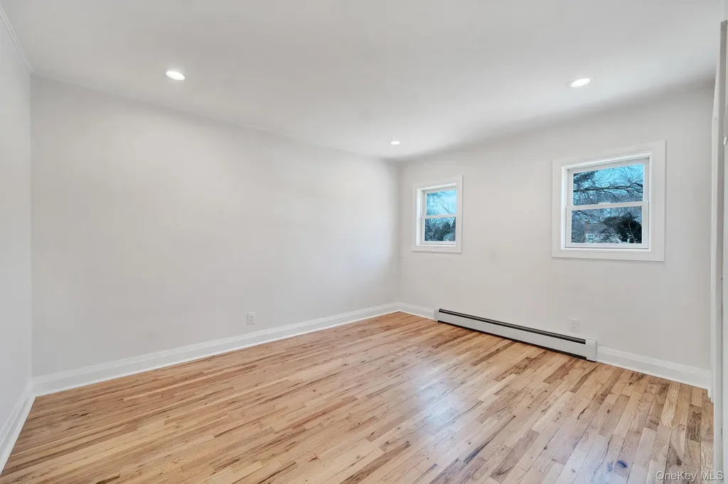 40 Durhamoc Lane North Babylon NY 11703