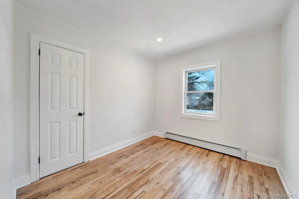 40 Durhamoc Lane North Babylon NY 11703