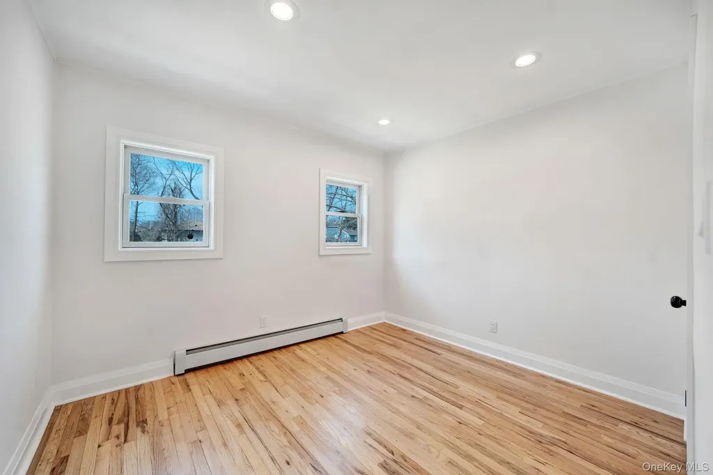 40 Durhamoc Lane North Babylon NY 11703