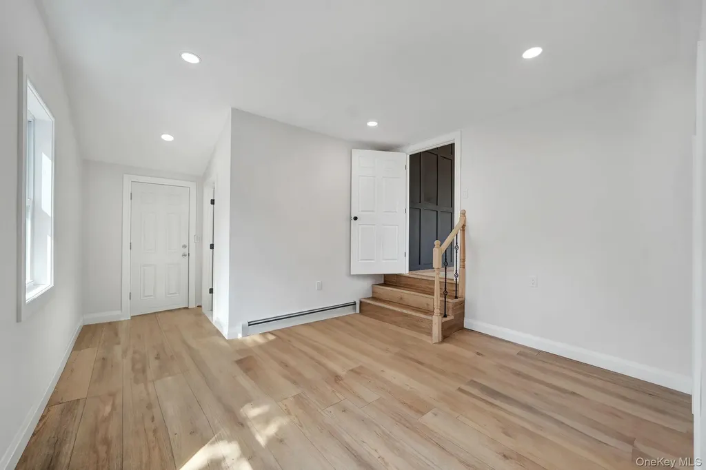 40 Durhamoc Lane North Babylon NY 11703