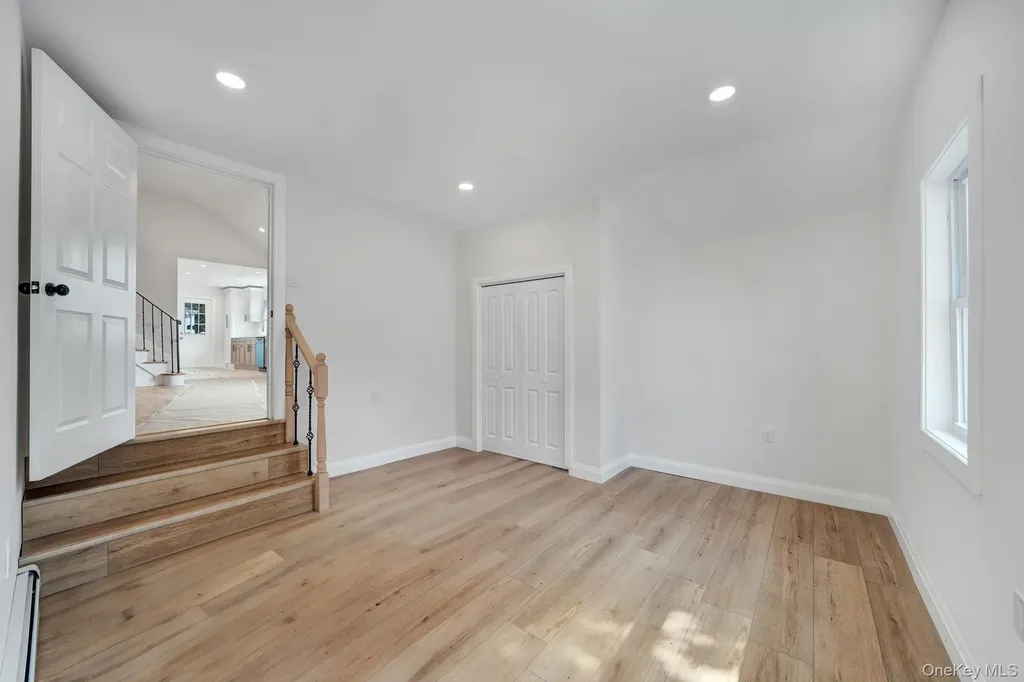 40 Durhamoc Lane North Babylon NY 11703