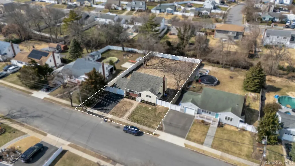 40 Durhamoc Lane North Babylon NY 11703