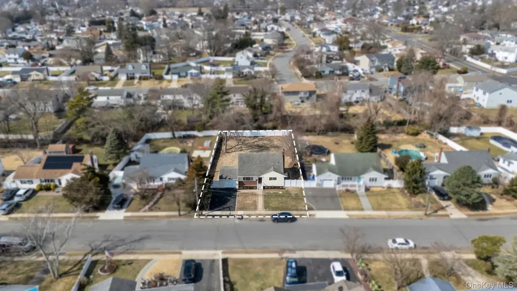 40 Durhamoc Lane North Babylon NY 11703