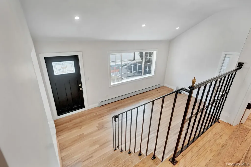 40 Durhamoc Lane North Babylon NY 11703