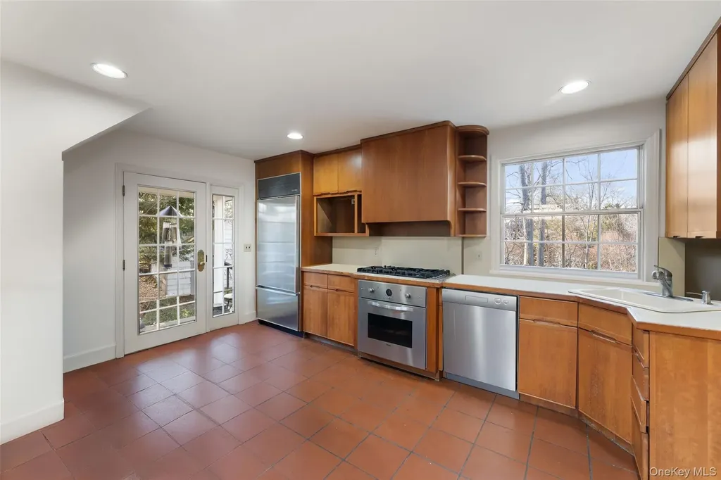 2 Oakwood Place Scarsdale NY 10583