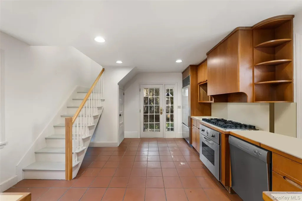 2 Oakwood Place Scarsdale NY 10583