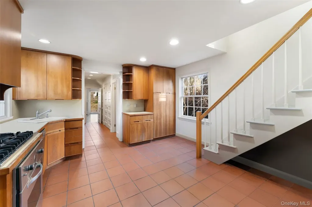 2 Oakwood Place Scarsdale NY 10583