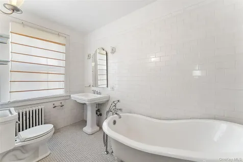 2 Oakwood Place Scarsdale NY 10583