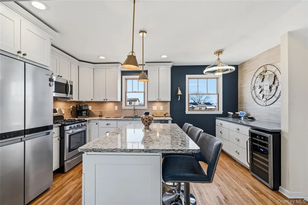 185 East Drive Copiague NY 11726