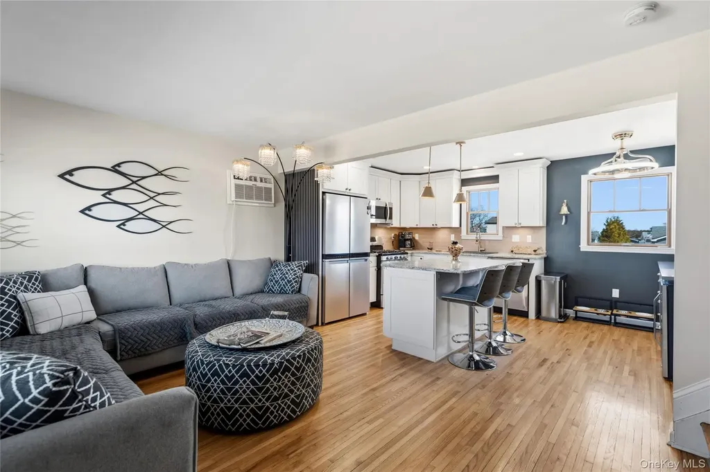 185 East Drive Copiague NY 11726
