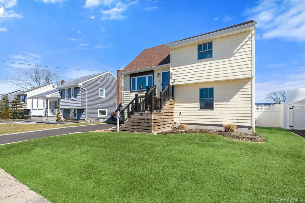 185 East Drive Copiague NY 11726