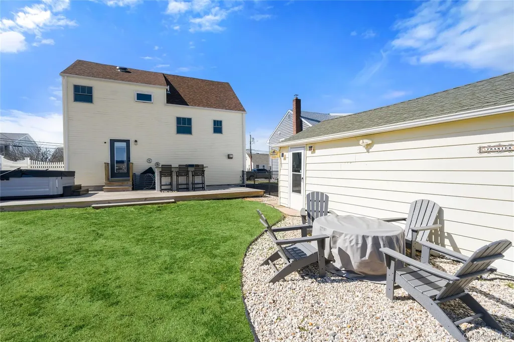 185 East Drive Copiague NY 11726