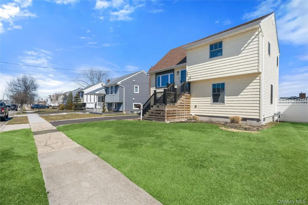 185 East Drive Copiague NY 11726