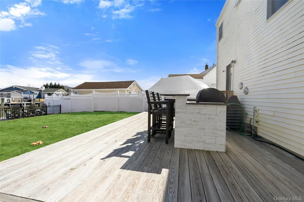 185 East Drive Copiague NY 11726