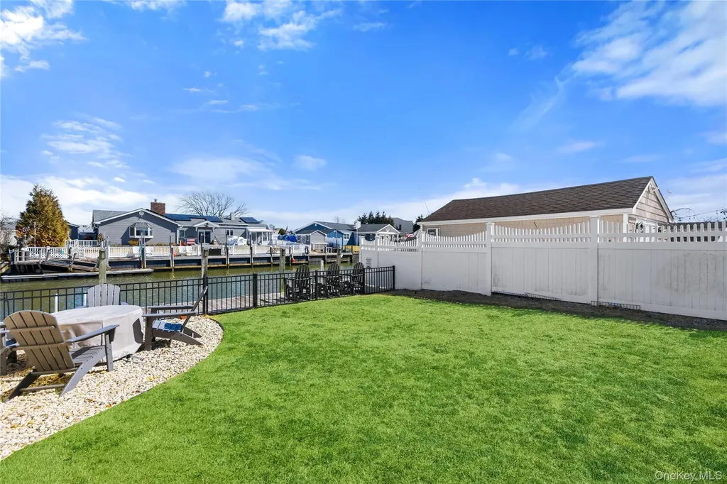 185 East Drive Copiague NY 11726