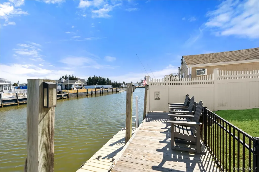 185 East Drive Copiague NY 11726