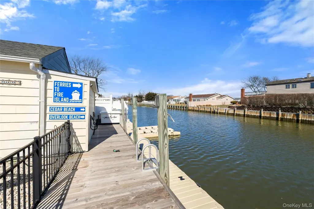 185 East Drive Copiague NY 11726