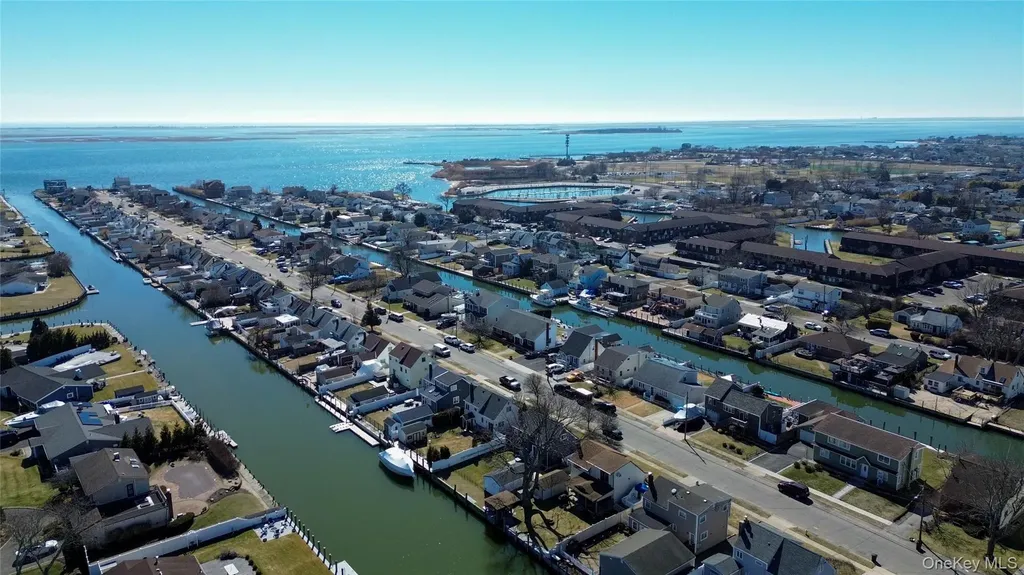 185 East Drive Copiague NY 11726