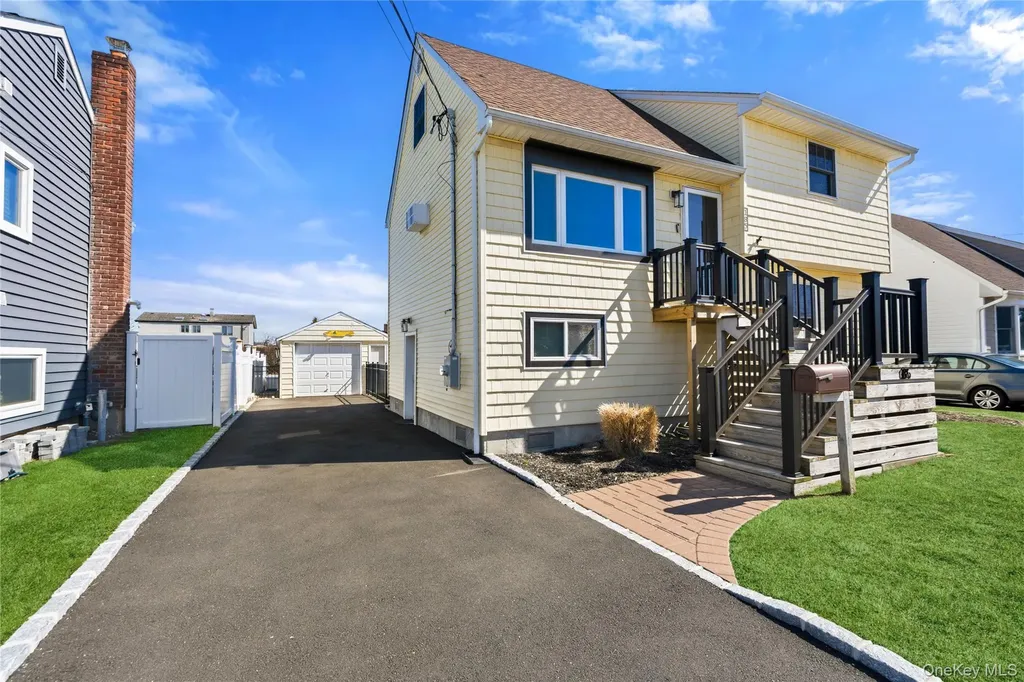 185 East Drive Copiague NY 11726