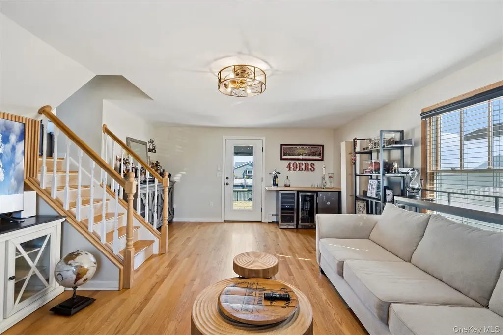 185 East Drive Copiague NY 11726